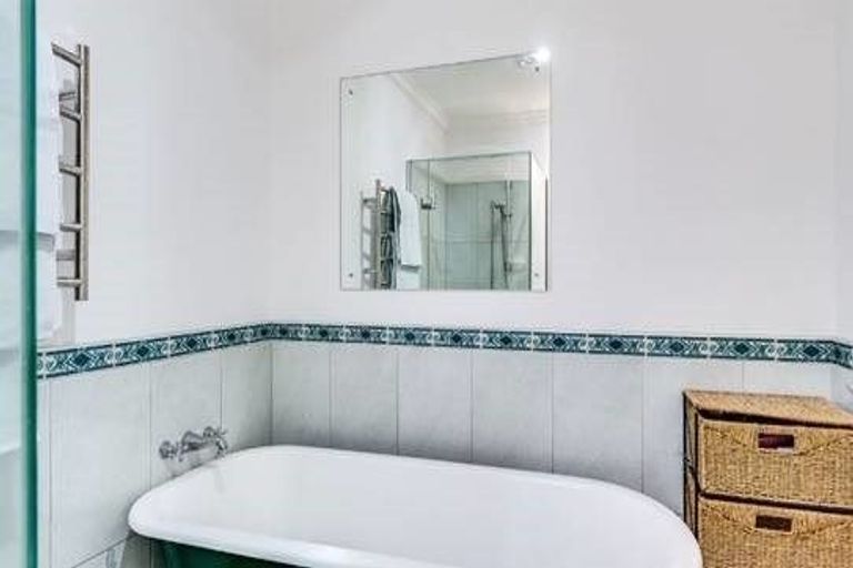 Photo of property in 20 Avenue Road, Greenmeadows, Napier, 4112