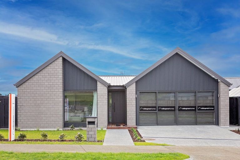 Photo of property in 1 Metoriti Crescent, Karaka, 2124