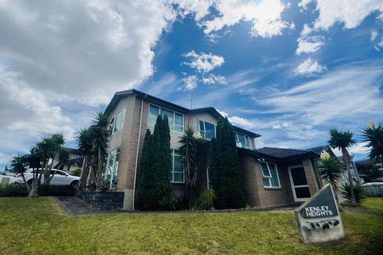 Photo of property in 1 Kenley Heights, Flat Bush, Auckland, 2016