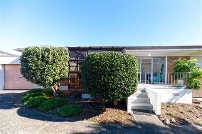Photo of property in 2/7 Napoleon Avenue, Milford, Auckland, 0620