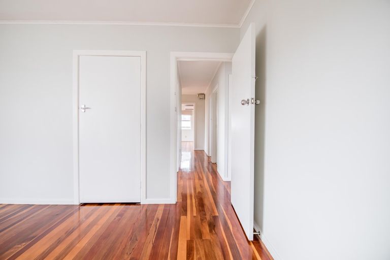 Photo of property in 20 Sylvan Crescent, Te Atatu South, Auckland, 0610