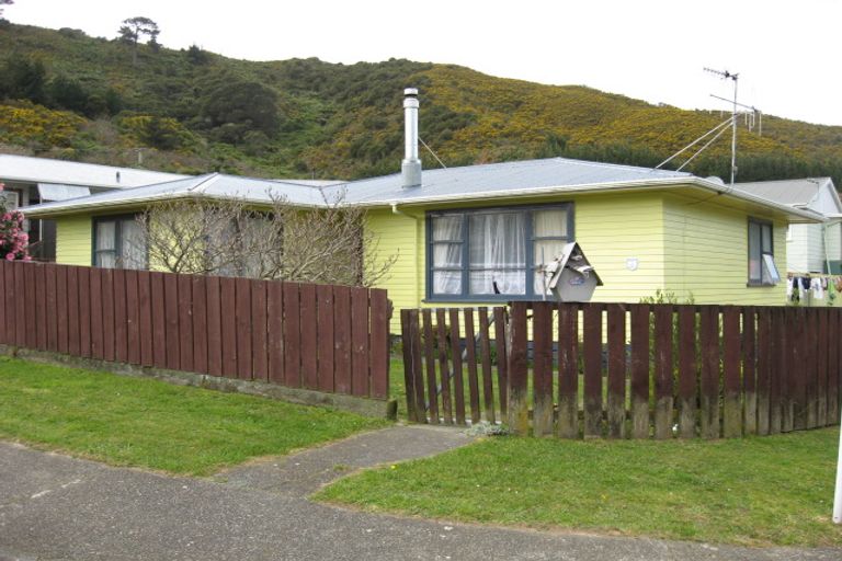 Photo of property in 21 Parenga Street, Wainuiomata, Lower Hutt, 5014
