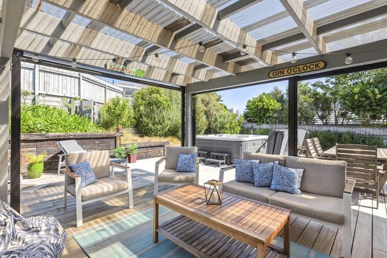 Photo of property in 41 Quadrant Heights, Paraparaumu, 5032