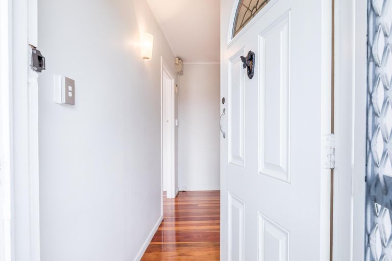 Photo of property in 20 Sylvan Crescent, Te Atatu South, Auckland, 0610