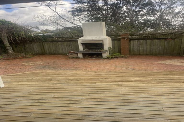 Photo of property in 1/45 Matipo Road, Mairangi Bay, Auckland, 0630