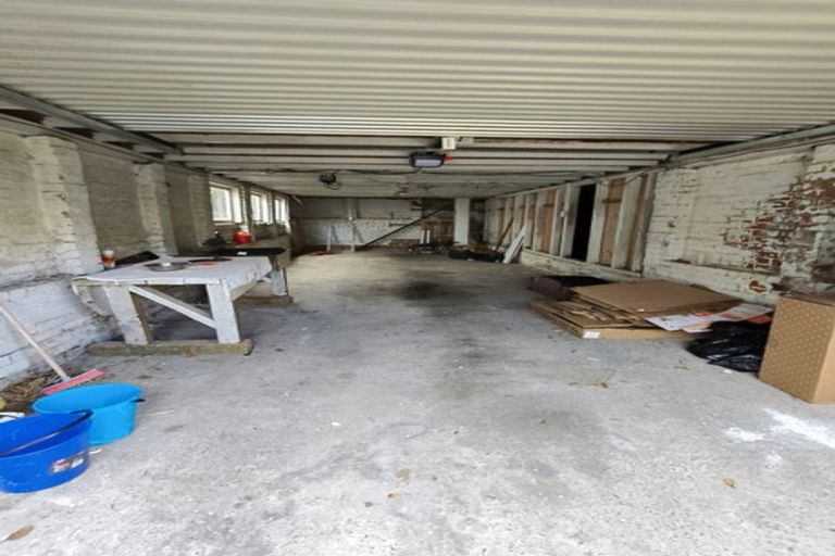 Photo of property in 9 Wakeling Avenue, Te Atatu South, Auckland, 0610