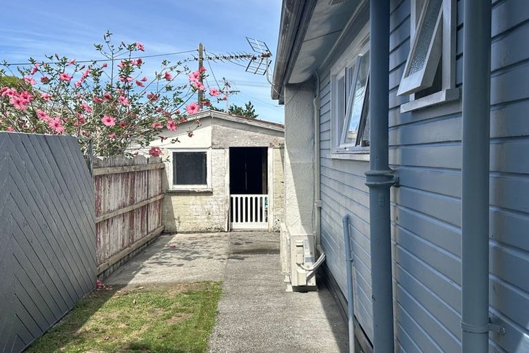 Photo of property in 66 Domett Street, Waitara, 4320