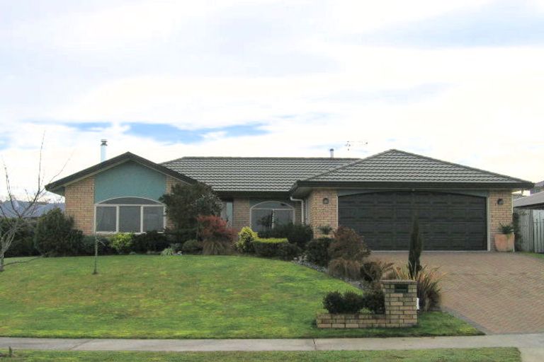 Photo of property in 28 Limousin Place, Grandview Heights, Hamilton, 3200