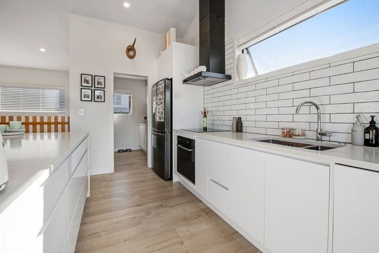 Photo of property in 774b Whangaparaoa Road, Manly, Whangaparaoa, 0930