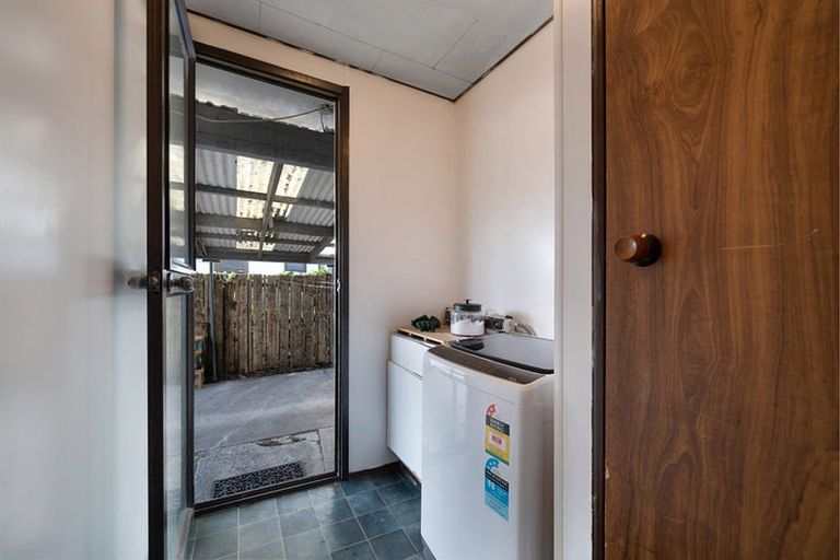 Photo of property in 1/88 Parrs Cross Road, Henderson, Auckland, 0612