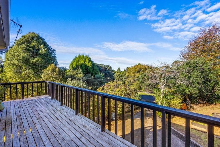 Photo of property in 34 Rauhuia Crescent, Parau, Auckland, 0604