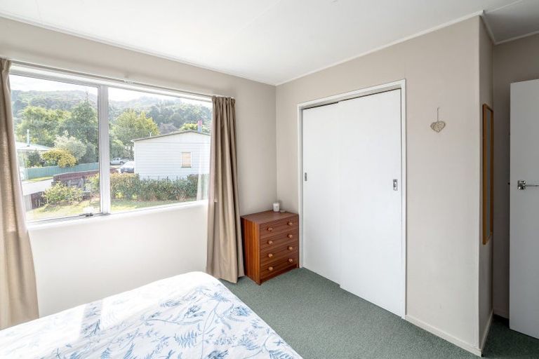 Photo of property in 8 Kowhai Grove, Featherston, 5710