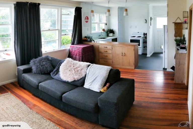 Photo of property in 4 Jeep Road, Raumati South, Paraparaumu, 5032