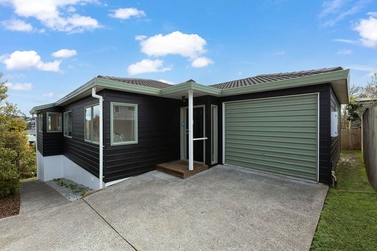 Photo of property in 1/12 Sunnyfield Crescent, Glenfield, Auckland, 0629