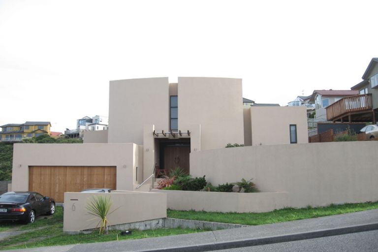 Photo of property in 6 Forbes Lane, Newlands, Wellington, 6037