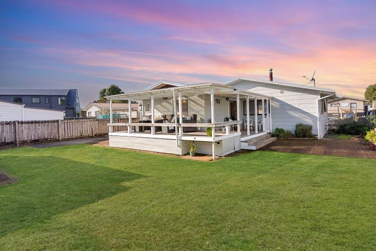 Photo of property in 104 Mayfair Avenue, Whangamata, 3620