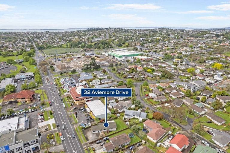 Photo of property in 32 Aviemore Drive, Highland Park, Auckland, 2010