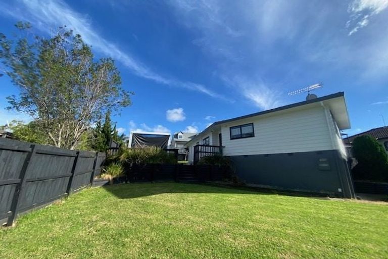 Photo of property in 38 Gosford Drive, Botany Downs, Auckland, 2010