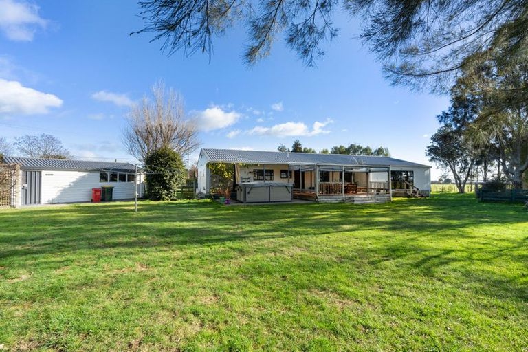 Photo of property in 249 Tararua Road, Levin, 5571