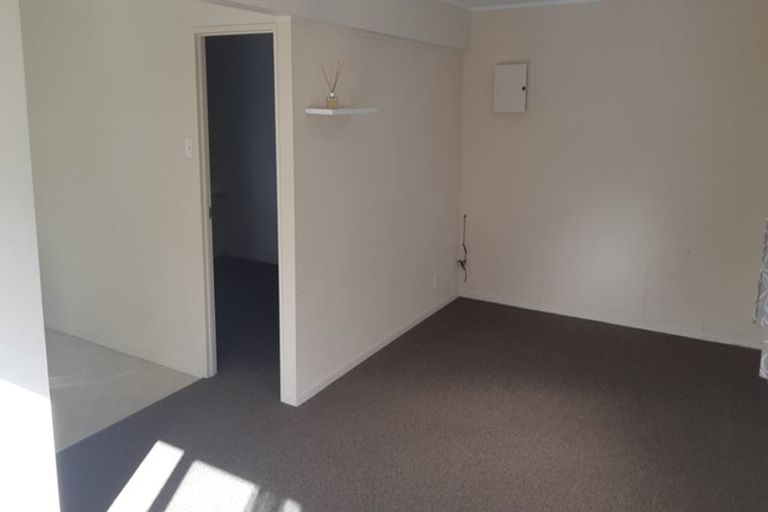 Photo of property in 4229 Great North Road, Glendene, Auckland, 0602