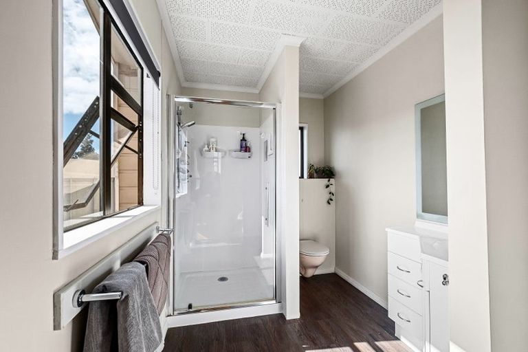 Photo of property in 7 Honnor Place, Hurdon, New Plymouth, 4310