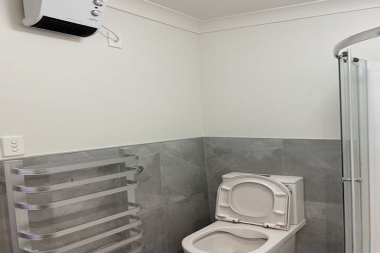 Photo of property in 1/15 Kayeleen Place, Cockle Bay, Auckland, 2014