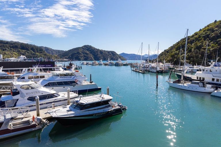 Photo of property in Oxleys Rock Apartments, 401/6 London Quay, Picton, 7220