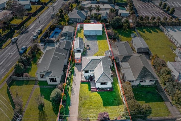 Photo of property in 112 Glover Road, Hawera, 4610