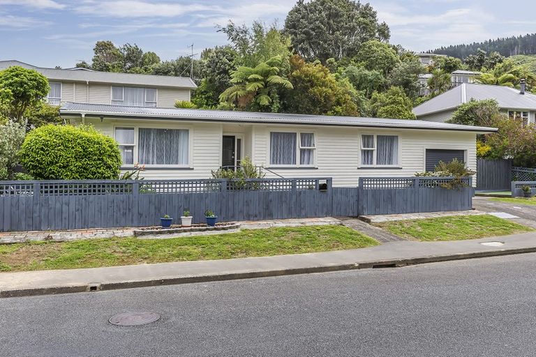 Photo of property in 2a Wilfred Street, Tawa, Wellington, 5028