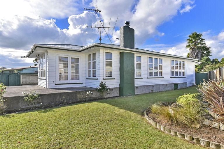 Photo of property in 21 Hill Crescent, Papakura, 2110