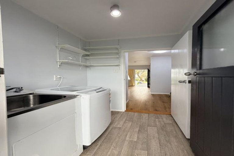 Photo of property in 62 Manhattan Heights, Glendene, Auckland, 0602