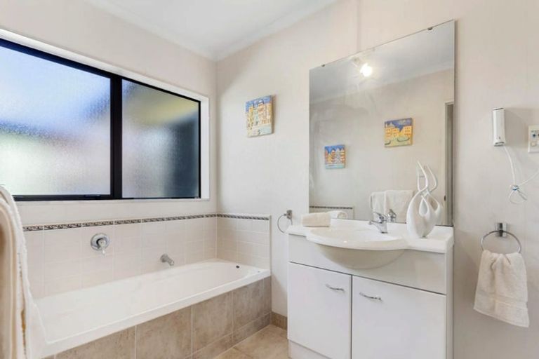 Photo of property in 40 Nuneaton Drive, Flat Bush, Auckland, 2019