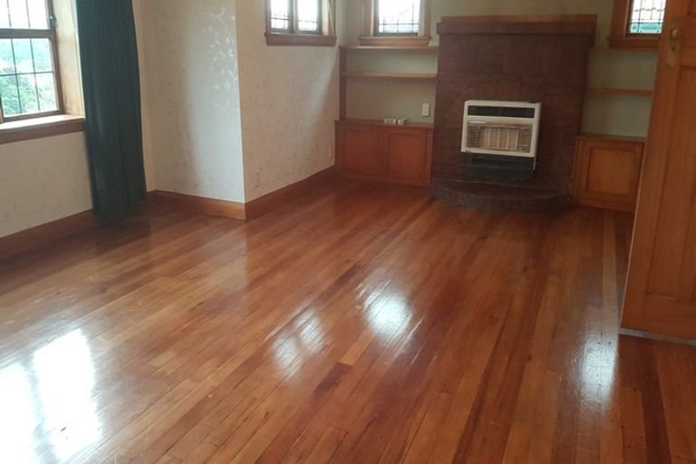 Photo of property in 17 Saint Michaels Crescent, Kelburn, Wellington, 6012