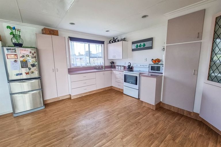 Photo of property in 20 Bard Street, Clinton, 9534