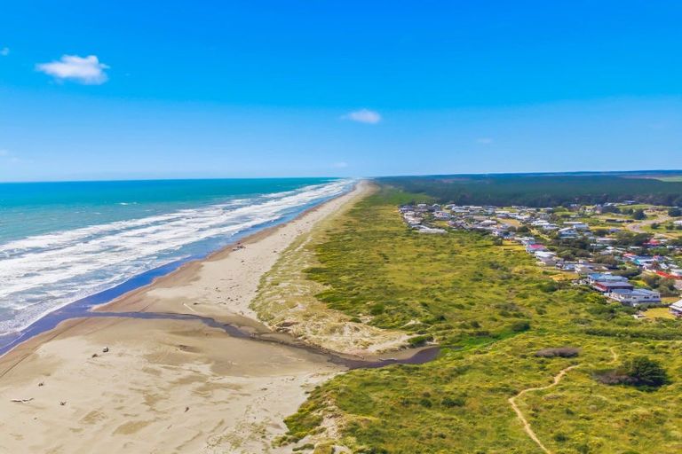 Photo of property in 628 Waitarere Beach Road, Waitarere Beach, Levin, 5510