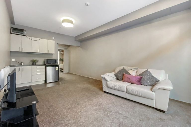 Photo of property in Sharella Living, 20 Glenmore Street, Thorndon, Wellington, 6011