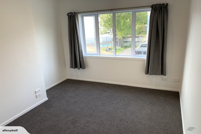 Photo of property in 3/30 John Jennings Drive, Oteha, Auckland, 0632