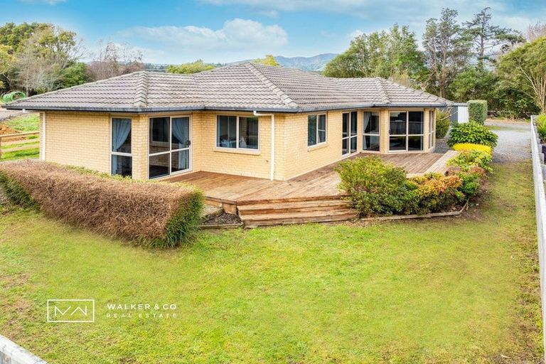 Photo of property in 2 Tuhua Lane, Brown Owl, Upper Hutt, 5018