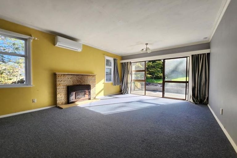 Photo of property in 118 Broderick Road, Johnsonville, Wellington, 6037