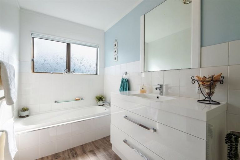 Photo of property in 1/21a Norman Road, Hauraki, Auckland, 0622