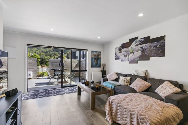 Photo of property in 6/9 Surrey Street, Tawa, Wellington, 5028