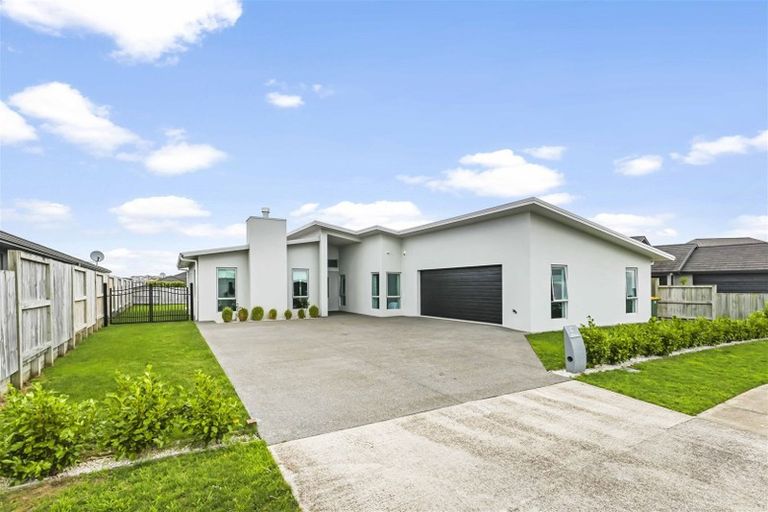 Photo of property in 18 Miranda Place, Flagstaff, Hamilton, 3210