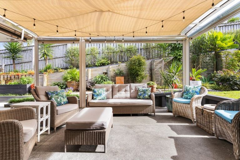 Photo of property in 15 Waldorf Crescent, Orewa, 0931