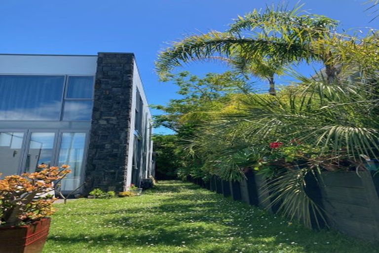 Photo of property in 7 Merani Street, Narrow Neck, Auckland, 0622