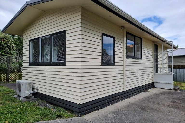 Photo of property in 5 Aorangi Road, Paraparaumu, 5032