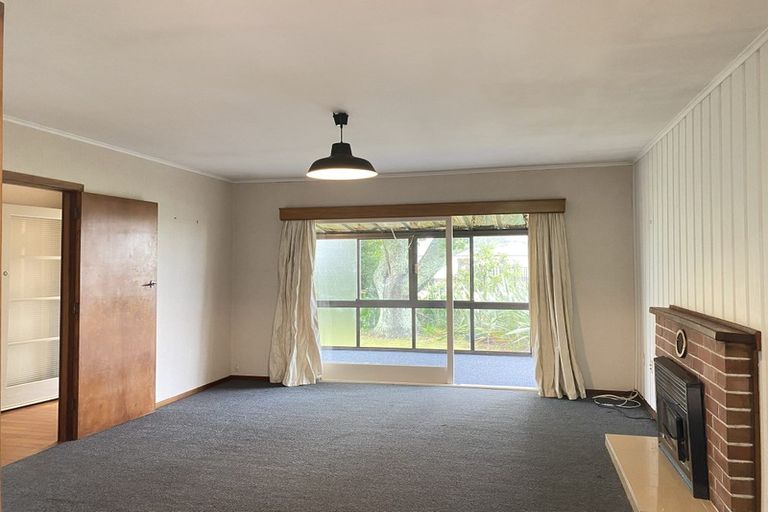 Photo of property in 1/66 Buscomb Avenue, Henderson, Auckland, 0610