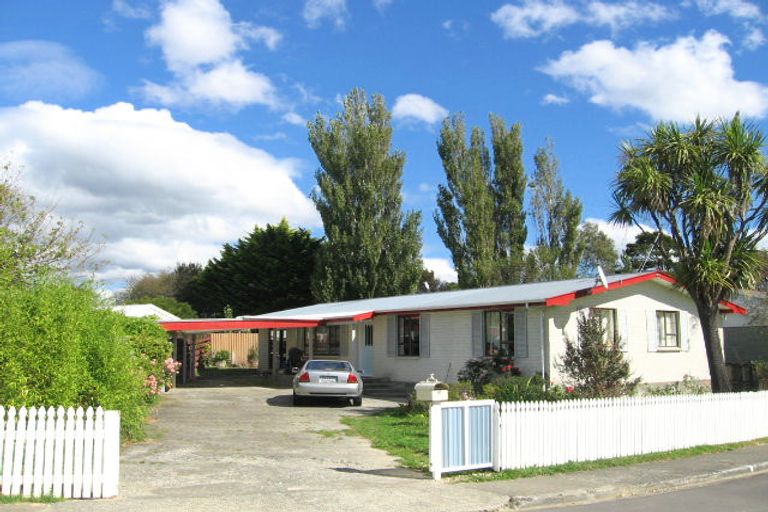 Photo of property in 47 Blueberry Grove, Timberlea, Upper Hutt, 5018