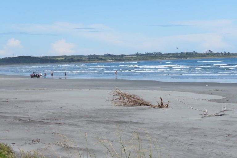 Photo of property in 11 Elley Drive, Carters Beach, Westport, 7825