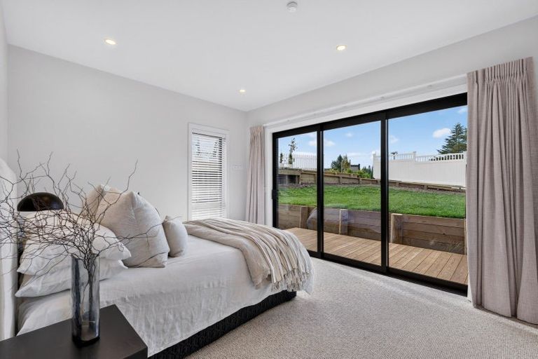 Photo of property in 21 Annie Aranui Drive, Poraiti, 4182