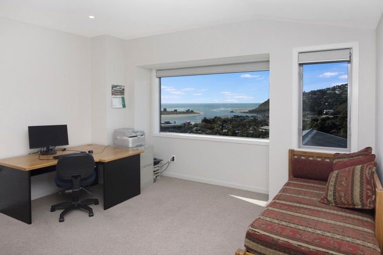 Photo of property in 2 Challenger Lane, Redcliffs, Christchurch, 8081